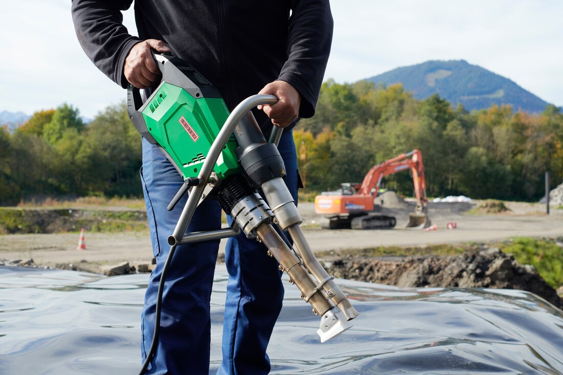 Welding, AGS Geomembrane, Agsgeomembrane, Distributor geomembrane, Geomembrane HDPE distributor, Distributor geomembrane murah, Supplier geomembrane, Geomembrane untuk proyek, Geomembrane harga grosir, Geomembrane kualitas tinggi, Distributor geomembrane terpercaya, Geomembrane PVC distributor, Geomembrane roll distributor, Geomembrane pertanian supplier, Distributor geomembrane untuk limbah, Geomembrane untuk kolam distributor, Geomembrane industri supplier, Pengiriman geomembrane, Geomembrane terbaik distributor, Geomembrane murah berkualitas, Distributor geomembrane terdekat